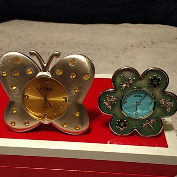 NWOT/NWOB 2 table clocks